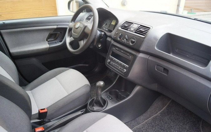 Skoda Fabia cena 15900 przebieg: 118000, rok produkcji 2010 z Podkowa Leśna małe 172